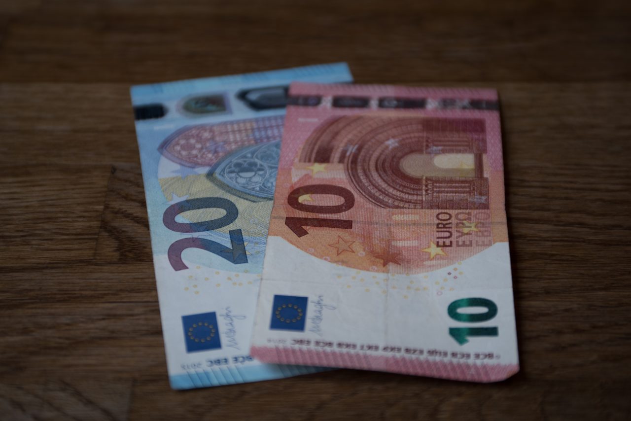 Cartes bancaires prépayées rechargeables en espèces