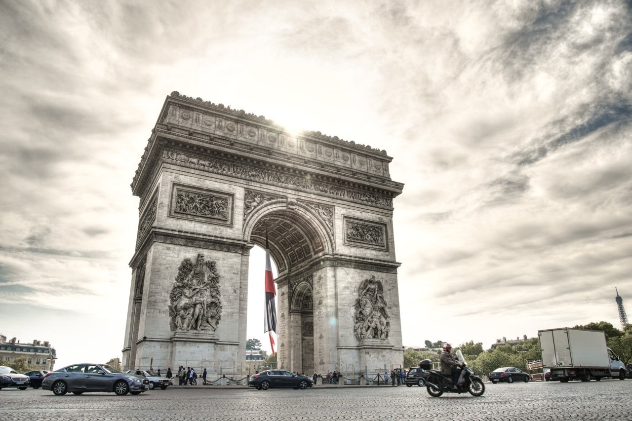 Bureau de change Champs Elysées : convertir ses devises