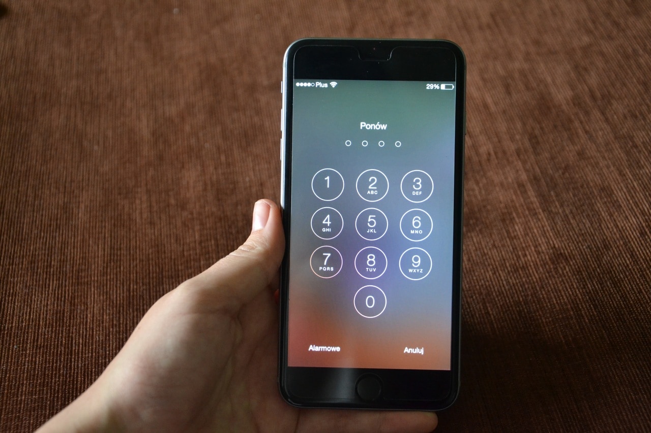 imagen-iphone-bloqueado-mostrando-para-introducir-patron-numerico