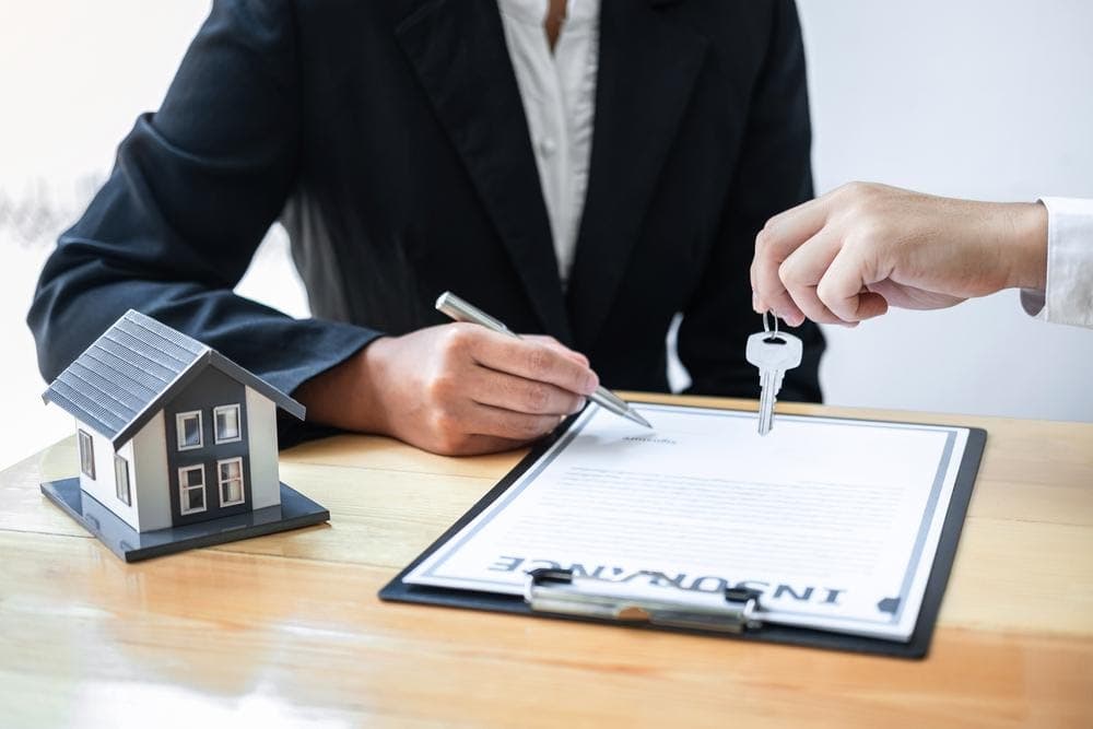 Acheter un bien à l’étranger avec un prêt immobilier en France : est-ce possible ?